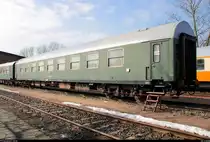 Blick auf den Salonwagen bzw. Kommandantenwagen NVA Typ Y/B 70 (5680 8940 018-4 | ex DR 6150 89-40 018-3), heute als Dienstwagen im Einsatz. Ausgestellt zu den 21. Leipziger Eisenbahntagen im Eisenbahnmuseum Leipzig-Plagwitz. [24.3.2018 | 10:27 Uhr]