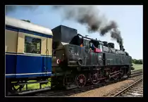 Die ÖGEG Dampflok 77.28 fährt mit SR 14533 zum  Radfrühling im Traisental  von St Pölten nach Markt St.Aegyd. 
Traisen 29.4.2018