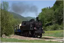 Die ÖGEG Dampflok 77.28 fährt mit SR 14533 zum  Radfrühling im Traisental  von St Pölten nach Markt St.Aegyd. 
Kroatendorf 29.4.2018