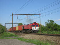 DE6310  Griet  (266 280) von Crossrail schleppt einen langen Containerzug die Steigung bei Berneau hoch in Richtung Aachen-West. Aufnahme vom 02/05/2018.