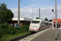 # Roisdorf 21
Ein ICE 2 kam als ICE 10 (Berlin - Bonn) aus Köln kommend durch Roisdorf bei Bornheim in Richtung Bonn/Koblenz.

Roisdorf
1.5.2018