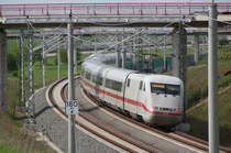 Beton.
Das Wundermittel unserer Zeit. Und mittendrin ein ICE der ersten Generation. Nachschuss auf Tz  Gelnhausen  als ICE 706 (München - Berlin).

Mohlsdorf, 2. Mai 2018