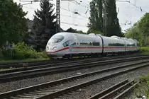 Am Morgen den 1. Mai 2018 kommt der ICE 4601 auf seinem Weg nach Amsterdam Centraal aus Odenkirchen kommend in Rheydt Hbf durchgefahren. Sein n�chster Halt ist M�nchengladbach Hbf.