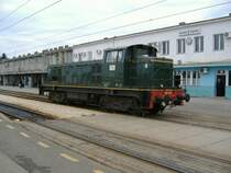641-173 der ZCG in Podgorica.
Die montenegrinische Eisenbahn ZCG, �eleznice Crne Gore a.d., ist wohl die j�ngste Staatsbahn Europas. Sie ist nach dem Zerfall Restjugoslawiens als selbst�ndige Bahn entstanden. 
 
Die Reihe 642 wurde nach franz�sischem Vorbild ab den 1960ern bei der Firma Đuro Đaković (heute Kroatien) gebaut.

Podgorica 27.04.2006
