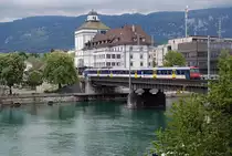 SBB: Ergänzugsbild zur Aufnahme ID 1082330 von Julian Ryf vom 1. Mai 2018.
Der 3-teilige NPZ RBDe 562 003 aus einem anderen Blickwinkel ebenfalls auf der Aarebrücke Solothurn verewigt am selben Tag.
Foto: Walter Ruetsch