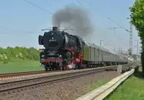 Beim Kilometer 54,0 kam am heutigen Mittag gegen 13:15 Uhr die 01 150-2 mit einem Sonderzug und 110 278-5 vor meine Linse gefahren. Der Zug kommt aus Oberhausen und fährt gen Remagen zu Rhein in Flammen.