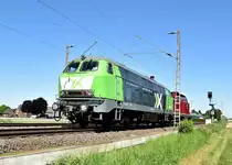 Nachschuß auf den Lokzug der Aixrail der aus der 211 345-4 und der 225 073-6 besteht.
Gubberath den 6.5.2018
