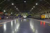 Halle des Bf. Hua Lamphong am Abend des 02.Mai 2018.