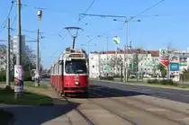 Wien Wiener Linien SL 30 (E2 4063) XXI, Floridsdorf, Großjedlersdorf, Brünner Straße (zwischen Hanreitergasse und Gerasdorfer Straße) am 20. April 2018.