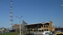 Empfangsgebäude des Bahnhofs Galati fotografiert vom Bahnhofsplatz am 09.04.2018