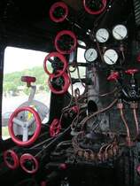 Der F�hrerstand der Denkmallok 43 903-4 in Emden am 25.5.2007