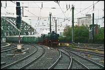 41 360 rollt am 27.05.07 mit ihrem Sonderzug in den Bahnhof K�ln ein.