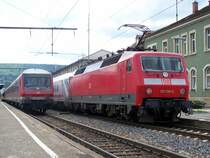 Die Br.120 130-0 fuhr am 30.Mai.07 als IC-Steuerwagen-Ersatz mit dem IC von N�rnberg Hbf nach Karlsruhe Hbf, am Zuganfang hing eine Br.101. Aufgenommen im Bahnhof Aalen.