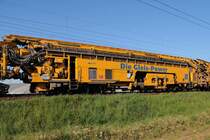 Begegnung der besonderen Art:
Auf der KBS 651 Rhein-Main-Bahn bei Braunshardt begegnete mir am 7.5.2018 während einer Überführung  Katharina die Große 
Bettungsreinigungszug RPM-RS-900 der Firma SGL Spitzke Logistik GmbH.
Mit der Aufschrift  Die Gleis-Power .
Bild 7 von 24 