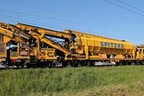 Begegnung der besonderen Art:
Auf der KBS 651 Rhein-Main-Bahn bei Braunshardt begegnete mir am 7.5.2018 während einer Überführung  Katharina die Große 
Bettungsreinigungszug RPM-RS-900 der Firma SGL Spitzke Logistik GmbH.
Wagennummer S SPAG 99 80 9552 098-2
Bild 8 von 24 