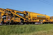 Begegnung der besonderen Art:
Auf der KBS 651 Rhein-Main-Bahn bei Braunshardt begegnete mir am 7.5.2018 während einer Überführung  Katharina die Große 
Bettungsreinigungszug RPM-RS-900 der Firma SGL Spitzke Logistik GmbH.
Wagennummer S SPAG 99 80 9552 098-2
Bild 8 von 24 