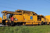 Begegnung der besonderen Art:
Auf der KBS 651 Rhein-Main-Bahn bei Braunshardt begegnete mir am 7.5.2018 während einer Überführung  Katharina die Große 
Bettungsreinigungszug RPM-RS-900 der Firma SGL Spitzke Logistik GmbH.
Fahrzeugnummer D SPAG 99 80 9515 002-2 mit 2 Stück 4000 liter Wassertanks.
Bild 9 von 24 