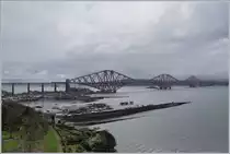 Ein weiterer Blick übers Meer und die Forth Bridge von der alten Strassenbrücke aus. 
23. April 2018