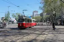 Wien Wiener Linien SL D (E2 4304 + c5 1504) I, Innere Stadt, Franz-Josefs-Kai / Marienbrücke / Rotenturmstraße am 21. April 2018.