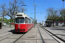 Wien Wiener Linien SL 2 (E2 4069 + c5 1469) XX, Brigittenau, Friedrich-Engels-Platz am 21. April 2018.