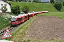 S2 1561 nach Thusis  mit ABe 4/16 3102 in Campagna zwischen Reichenau-Tamins und Bonaduz. (07.05.2018)