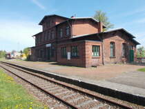 Das Bahnhofsgebäude von Plau am See am 28.April 2018.