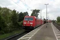 185 274-8 und 185 306-8 beide von DB kommen mit einem Güterzug aus Köln nach Süden und kammen aus Richtung Koblenz,Bonn und fuhren durch Roisdorf bei Bornheim in Richtung Köln. Aufgenommen vom Bahnsteig in Roisdorf bei Bornheim. 
Bei schönem Sonnenschein und Wolken am Nachmittag vom 1.5.2018.