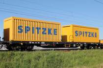 Begegnung der besonderen Art: Auf der KBS 651 Rhein-Main-Bahn bei Braunshardt begegnete mir am 7.5.2018 während einer Überführung  Katharina die Große  Bettungsreinigungszug RPM-RS-900 der Firma SGL Spitzke Logistik GmbH. Hier zu sehen Niederbordwagen der Gattung Res, Wagennummer 37 80 3947 039-8 mit 2 Container.
Bild 15 von 24 