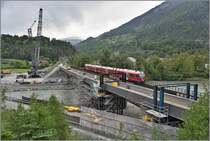 S1 1523 nach Rhäzüns mit ABe 4/16 3104 auf der alten Hinterrheinbrücke in Reichenau-Tamins, (07.05.2018)