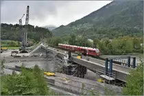 S1 1523 nach Rhäzüns mit ABe 4/16 3104 auf der alten Hinterrheinbrücke in Reichenau-Tamins, (07.05.2018)