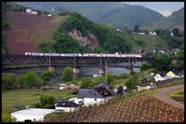 In Doppeleinheit kommen hier am 29.4.2018 um 10.06 Uhr der Süwex DB 429 und ein ET 23 der CFL über die Mosel Brücke in Bullay. Der CFL ET fährt später solo weiter nach Koblenz.