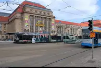 NGT12-LEI (Bombardier Flexity Classic XXL), Wagen 1217 mit Werbung für Auto Saxe, der Leipziger Verkehrsbetriebe (LVB) als Linie 11E von Leipzig-Dölitz, Straßenbahnhof, nach Schkeuditz, Rathausplatz, verlässt die Haltestelle Hauptbahnhof. [24.3.2018 | 13:46 Uhr]