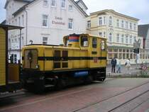 Die Diesellok Emden am 26.5.2007 im Ortsbahnhof Borkum.