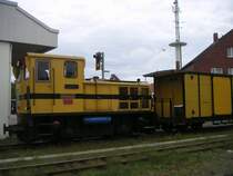 Die Diesellok Emden am 26.5.2007 auf dem Weg zum Hafen.