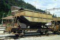 RhB - Fd 8653 am 10.06.1993 in Klosters - Schotterwagen 2-achsig mit 1 offenen Plattform - Baujahr 1954 - FFA - Gewicht 7,87t - Zuladung 16,00t - L�P 7,80m - zul�ssige Geschwindigkeit Aufkleber B/70 km/h - �2=20.10.1989 - Lebenslauf: ex OS3t 8653 - 1969 Fd 8653 - 11/2003 Xc 9413
