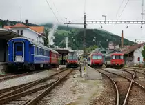 OeBB/DSF: Drei Generationen vereint in Balsthal am Morgen des 14. Mai 2018.
Speziell aufgefallen ist der RBe 540 074-2 vom Verein Depot und Schienenfahrzeuge Koblenz (DSF) ehemals OeBB/SBB.
Fotostandort Bahnübergang, Bildausschnitt Fotoshop.
Foto: Walter Ruetsch
