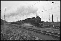 78 468 rollt am 27.05.07 mit einem Dampfzug duch den G�terbahnhof K�ln-Kalk.
