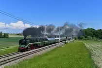 18 201 mit einem Sonderzug am 13.05.2018 bei Kimpling. 