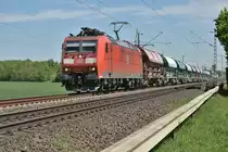 Mit einem Kalkzug am Haken kommt die 185 144-3 bei Wickrathhahn aus Hagen nach Aachen West durchgefahren. 5.5.2018
