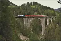 R 1832 mit Ge 4/4 III 649  Lavin  auf dem Wiesner Viadukt. (13.05.2018)