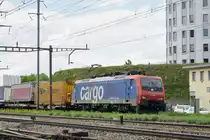 Re 474 003-1 durchfährt den Bahnhof Pratteln. Die Aufnahme stammt vom 26.04.2018.