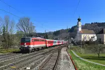 1142 624 mit REX 1779 am 08.04.2018 bei Wernstein am Inn. 
