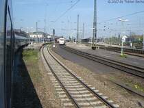 EC 101 bei der Durchfahrt am 14. April 2007 gegen 14:25 Uhr in Offenburg. ICE1 h�lt in Offenburg. Ich bin der Fenstergucker.