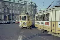København / Kopenhagen Københavns Sporveje SL 6 (Tw 563) København K, Stadtzentrum, Slotsholmen, Christiansborg Slotsplads / Holmens Bro am 5. März 1969. - Scan eines Farbnegativs. Film: Kodak Kodacolo X. 