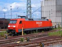 152 114-5 steht am 30.05.07 abgeb�gelt im Aalener Bahnhof.