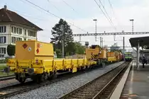 SBB: Bei einem Zwischenhalt in Aarberg wurde am 17. Mai 2018 die Re 4/4 III 430 358-2 mit einem Bauzug beobachtet.
Im Hintergrund erkennbar ist die Zuckerfabrik Aarberg.
Foto: Walter Ruetsch