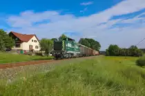 Drei mal in der Woche verkehren Güterzüge regulär nach Wies Ebiswald.
Zumeist erste Arbeit gibt's in Preding Wieselsdorf. 
Der Ansässige Holzverarbeitende Betrieb zählt neben einem weiteren in Frauental zu den meiner Meinung nach größeren Bahnkunden am Wieser Ast. 
DH1100.1 die als Werbeträger eines der früheren Betreibers dieser Holz Industrie diente kommt mit Ihrem doch beachtlichen Güterzug an diesem 18.Mai 2018 in Preding an. 

Gruß an den Netten  Schulungsführer  an dieser Stelle 