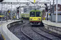 Treibzug DART (Dublin Area Rapid Transit) 8607vor dem Hauptbahnhof Connolly Station in Dublin. Aufnahme: 11. Mai 2018.