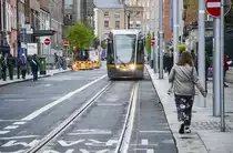 Die Straßenbahn LUAS 4012 in Marlborough Street in Dublin.
Aufnahme: 9. Mai 2018.