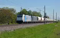 186 425 der Rurtalbahn führte am 05.05.18 einen Zuckerzug durch Braschwitz Richtung Halle(S). Bei der Wagenlok handelt es sich um 185 573.